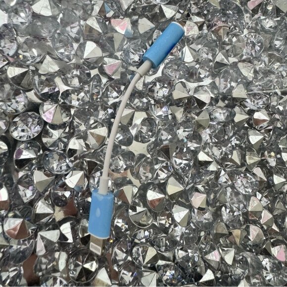 Apple mini Adapter audio jack new with tags plastic blue comes off - Picture 1 of 2